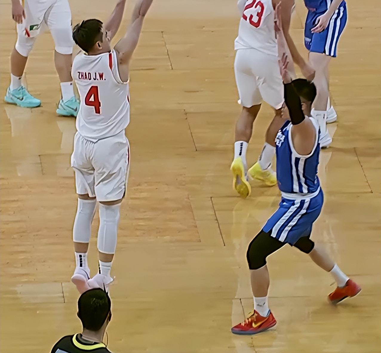 开云中国官网-中国男篮11分逆转中国台北!朱俊龙砍19+4,赵继伟超远三分立大功