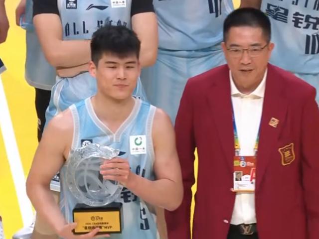 开云官方平台-陈家政轰26+6夺MVP！星锐队大胜大学生联队